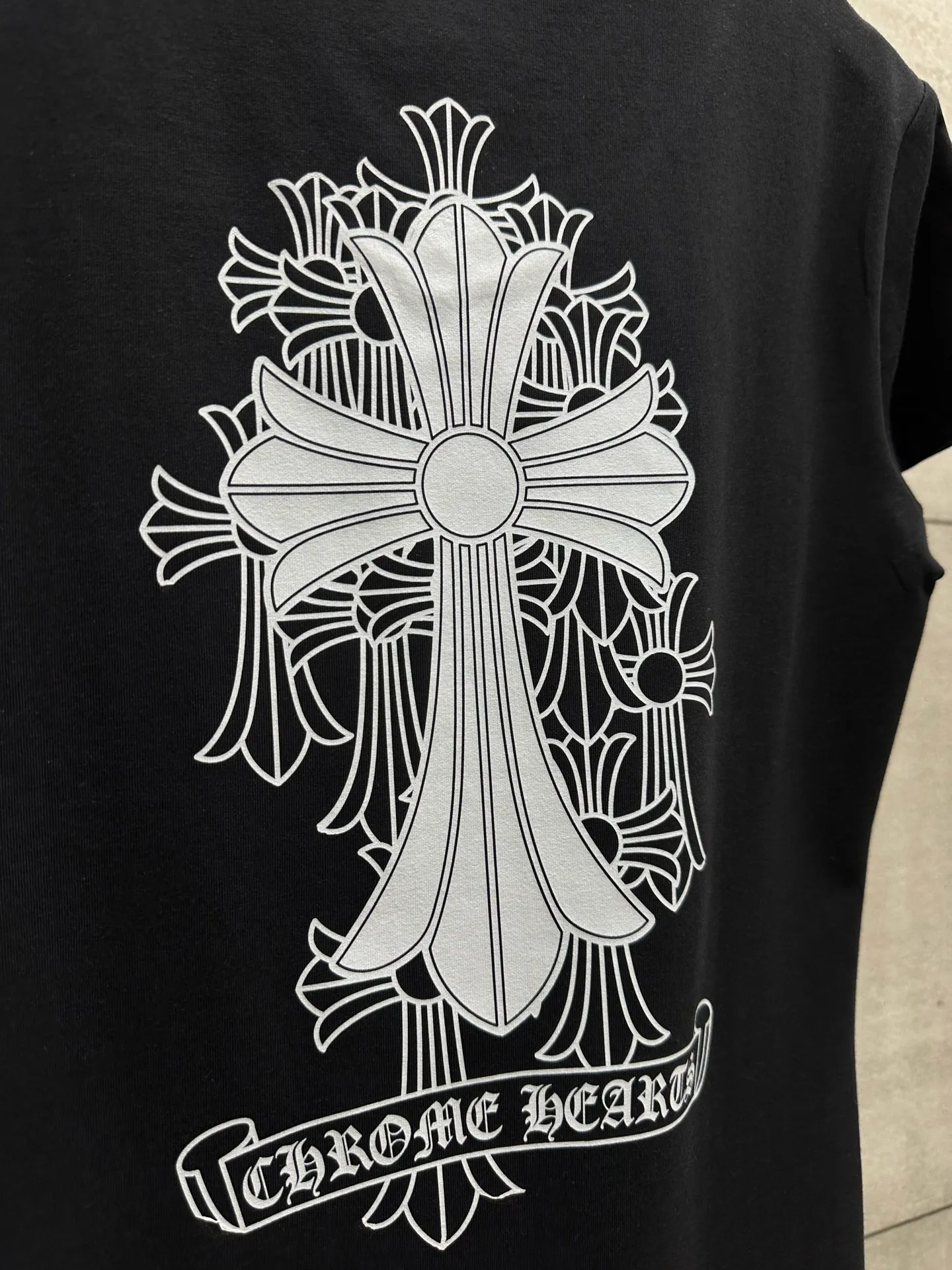 P126 #081 CHROME HEARTS 25SS women's T-shirt Made of 220G original consistent fabric V-neck women's waist style The whole body is made of imported digital direct printing Color: black Size: S M L